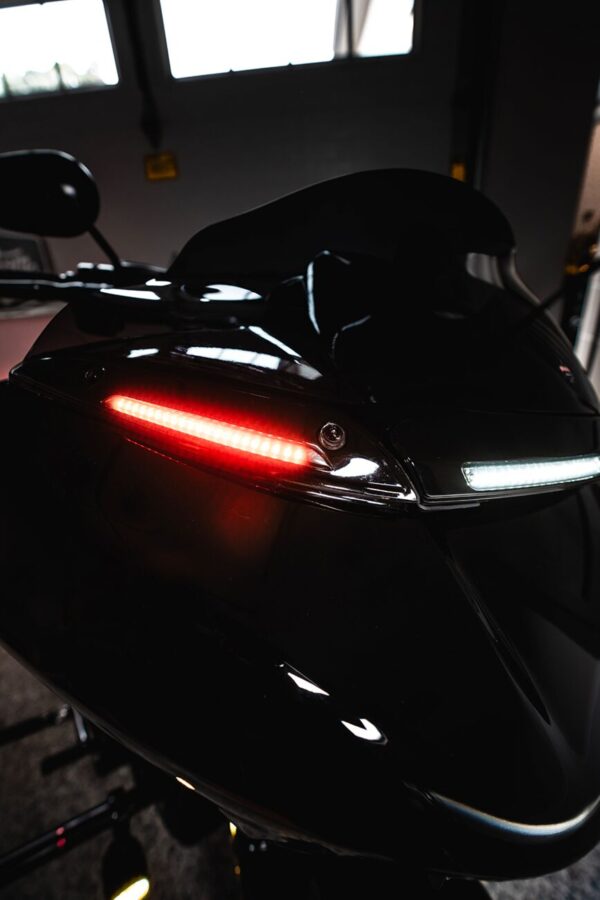 Genesis® 4 Dynamic LED Road Glide® Windshield Trim - Image 2