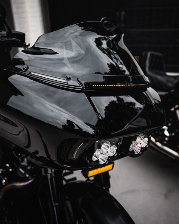 Genesis® 4 Dynamic LED Road Glide® Windshield Trim - Image 3