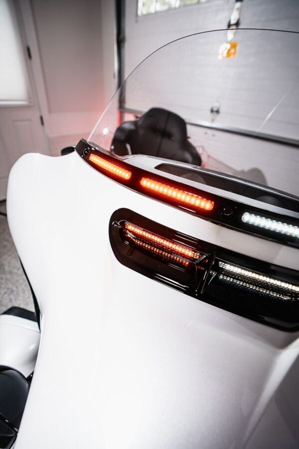 Genesis® 4 Dynamic LED Batwing Windshield Trim - Image 2