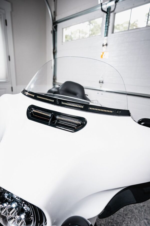 Genesis® 4 Dynamic LED Batwing Windshield Trim - Image 3