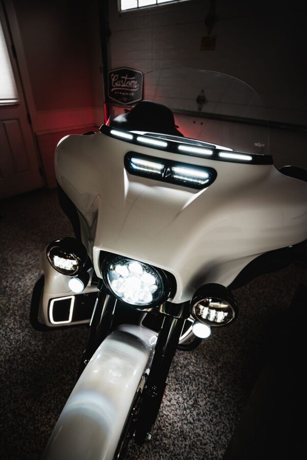 Genesis® 4 Dynamic LED Batwing Windshield Trim - Image 4